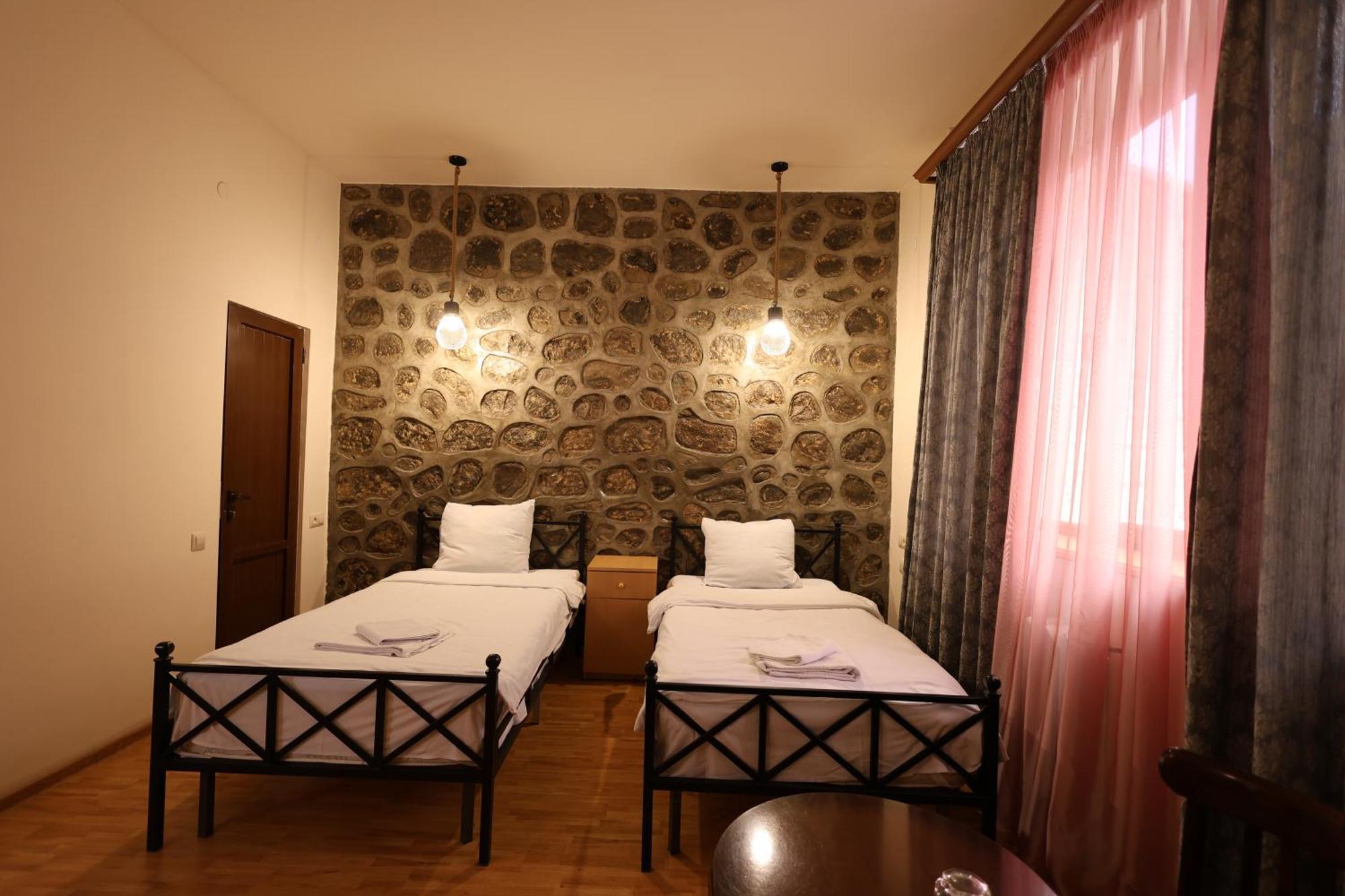 גוריס Yeghevnut Hotel מראה חיצוני תמונה
